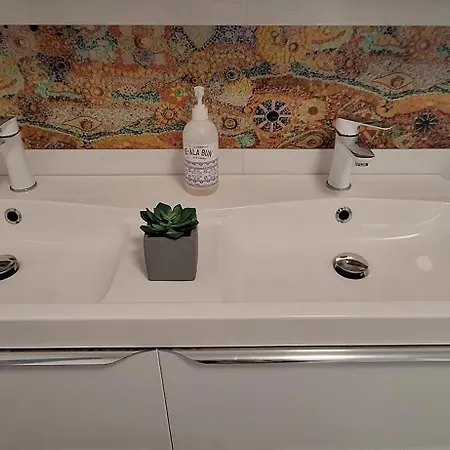 Nature Surrounded 2 Bedroom *