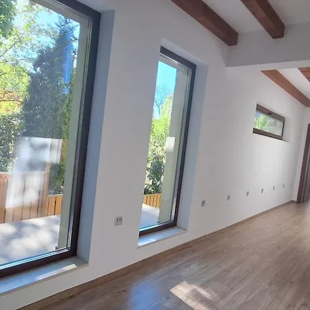 Nature Surrounded 2 Bedroom *